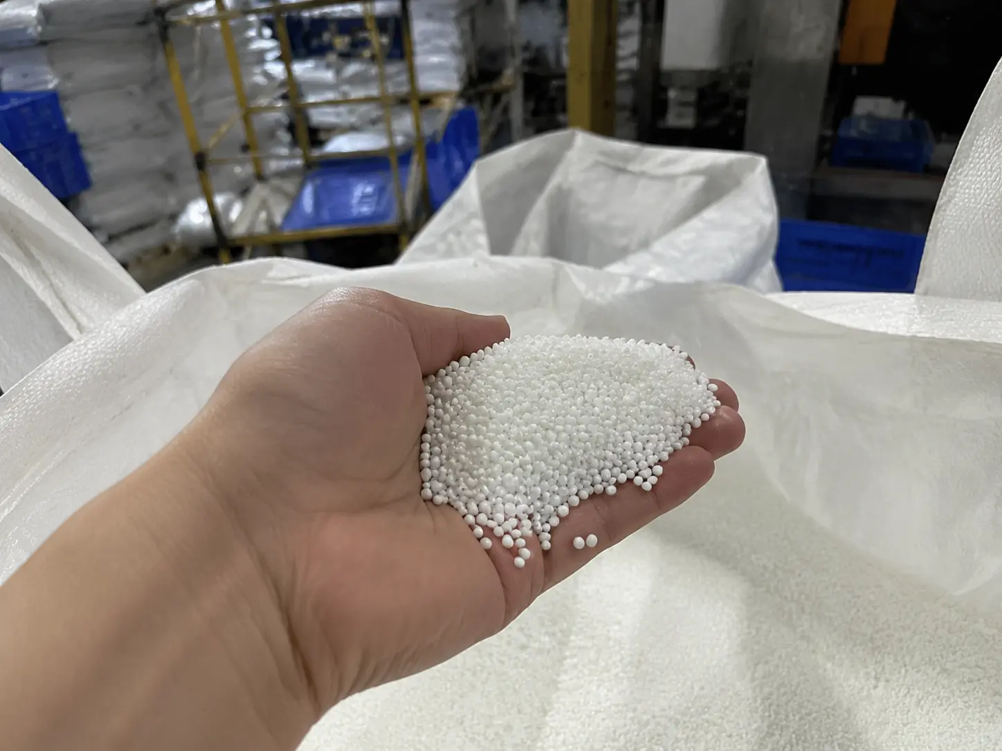 White flame retardant polypropylene granules for pipe and sheet extrusion